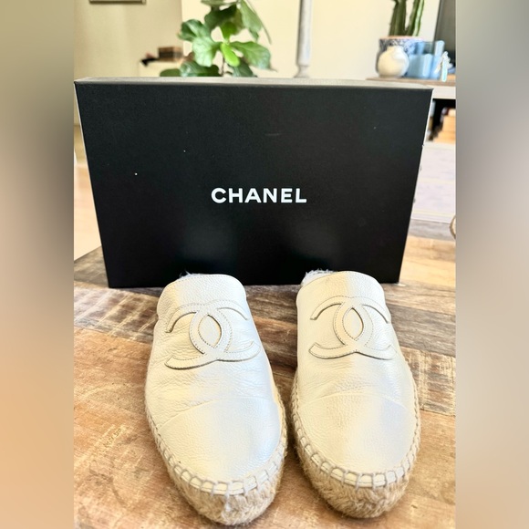 CHANEL Withe Leather Espadrilles - Picture 1 of 5